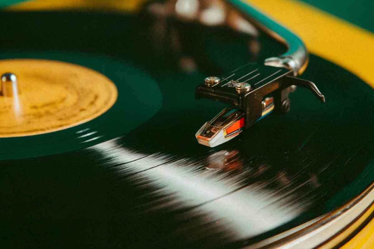 vinile gira sul piatto