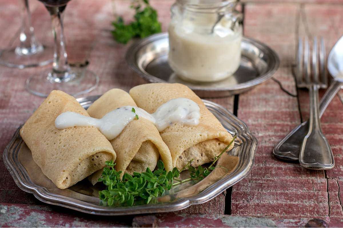 crepes di ceci con besciamella e crema di baccalà