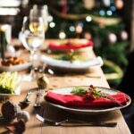 Tavola da pranzo decorata a festa