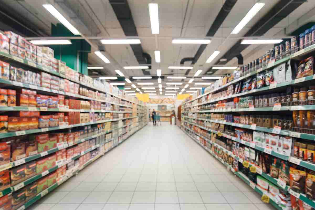 corsie vuote del supermercato