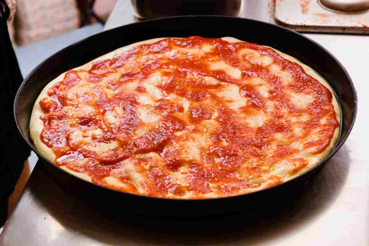 Pizza in una padella