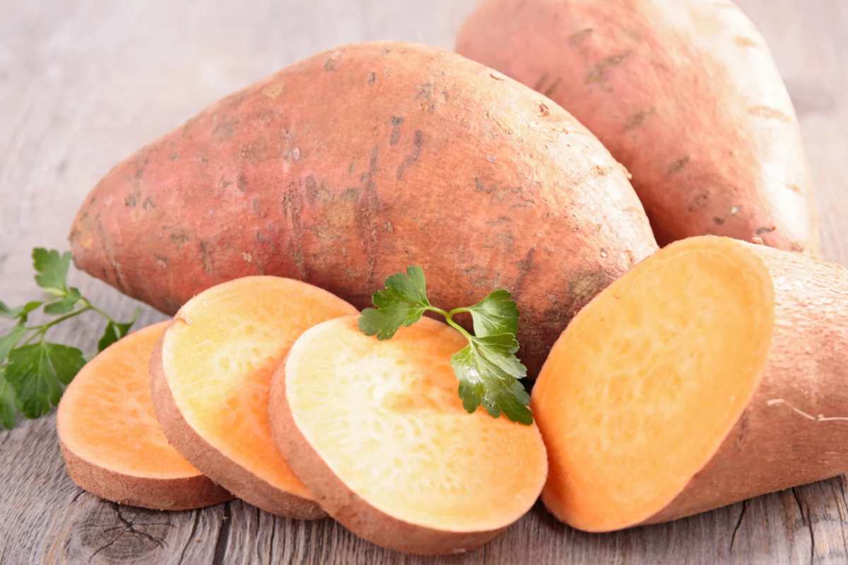 Patate dolci fresche da cuocere