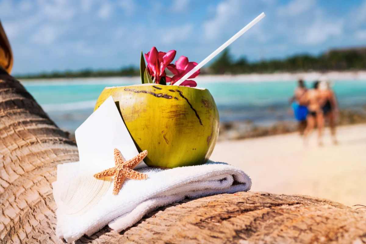 Ragazzi si divertono in spiaggia