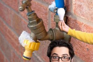 Rubinetto esterno per irrigare il giardino