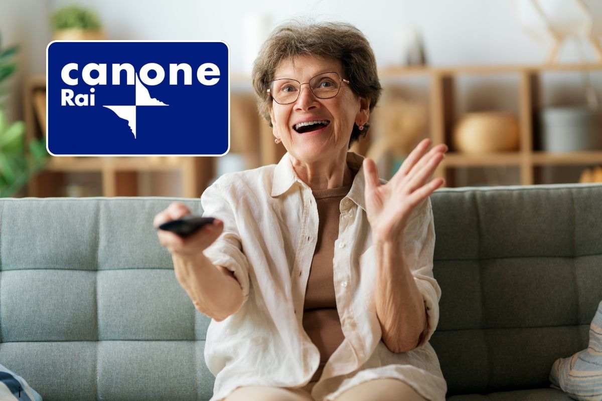 Signora cambia canale con il telecomando