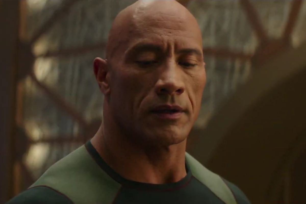 The Rock in una scena del film The Red One