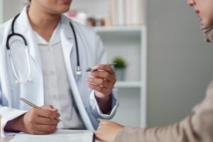 Consulto tra medico e paziente