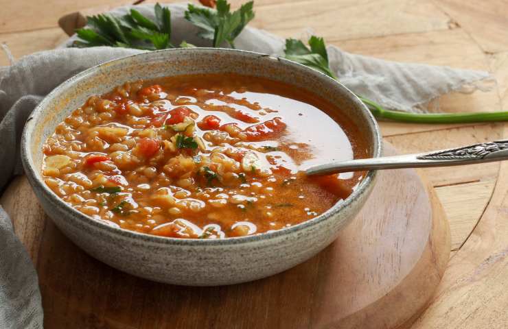 Vellutata di lenticchie in una ciotola