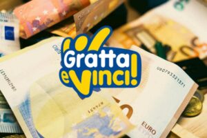 banconote in euro e logo gratta e vinci in evidenza