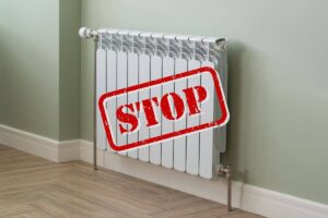 termosifone con in evidenza scritta stop